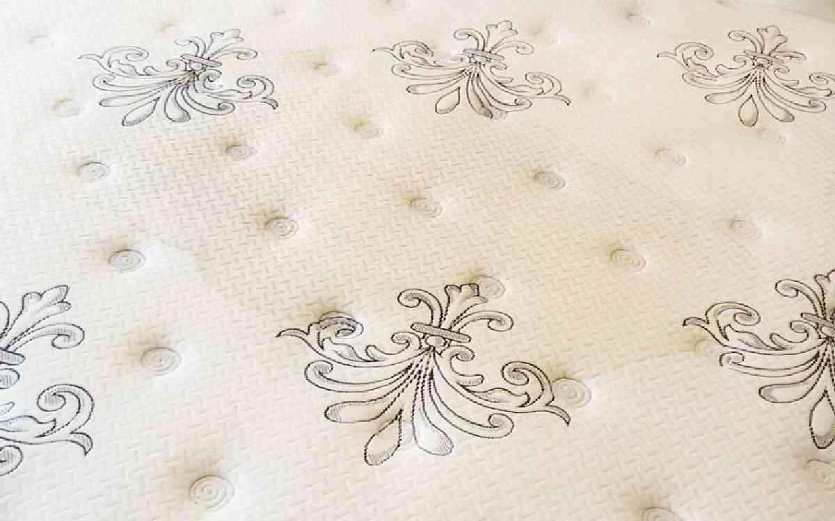 Матрац. Навіщо чистити?